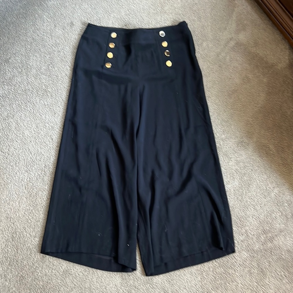 Wide legged / knee length lined pants